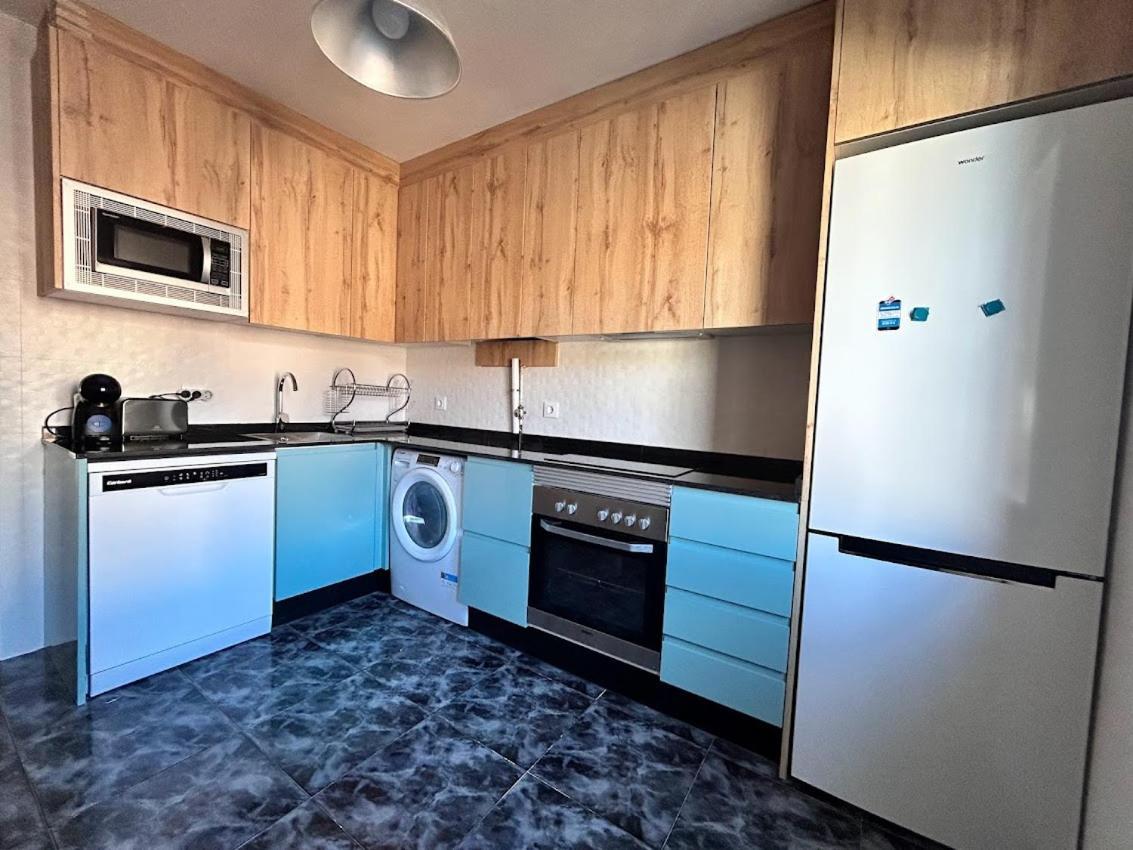 Nuevo Cerca Centro , Wifi Y Calefaccion Apartment Oviedo Bagian luar foto